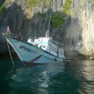 Maya Bay Sleepaboard 2*, Islas Phi Phi Tailandia
